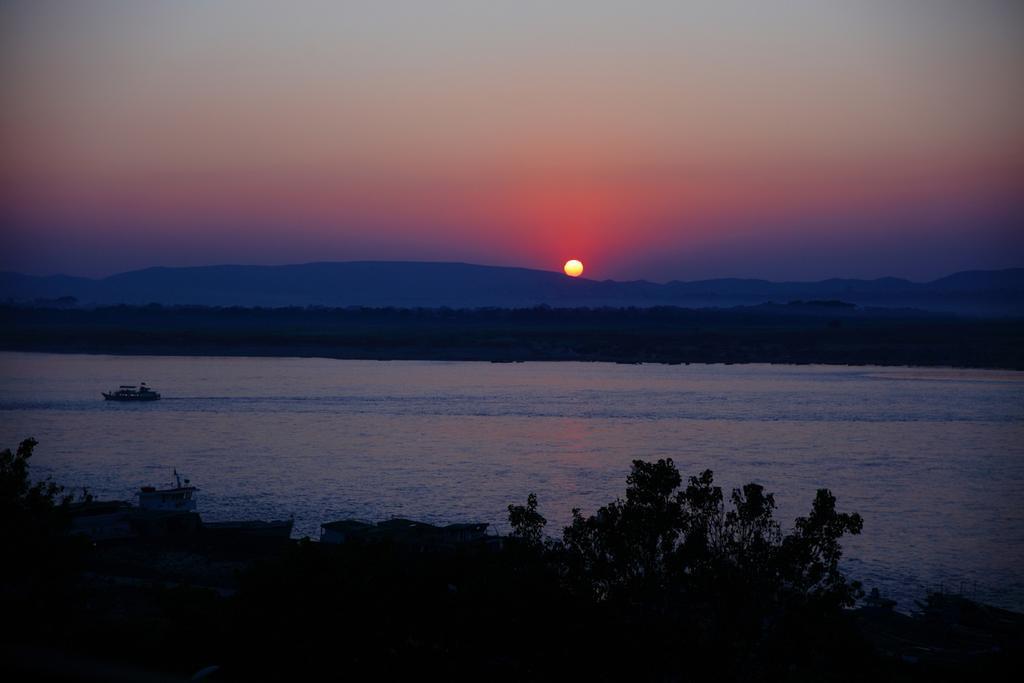 Aye Yar River View Resort Bagan Eksteriør billede